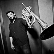 Trombettista laureato da più di vent'anni, versatile impartisce lezioni per principianti, amatori e appassionati di ogni età